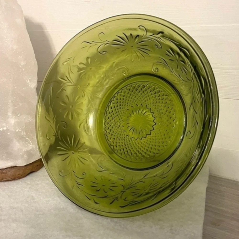 Vintage 1979 FTD Olive Green Glass Bowl Daisy Pattern 7.5”